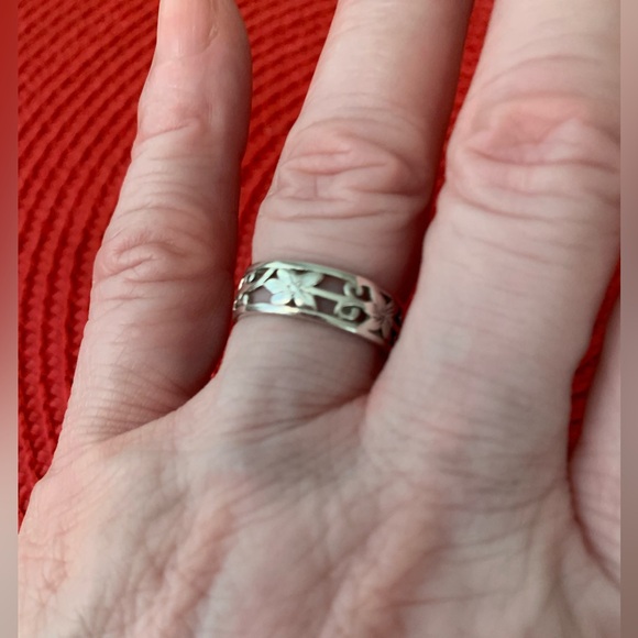 Sterling Silver Flower Ring - Picture 4 of 7